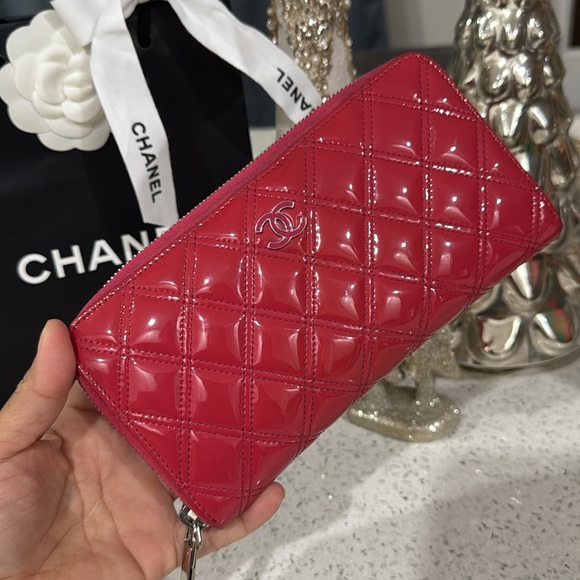 🩷CHANEL Patent Quilted Double Stitched Zip Around Wallet - Picture 7 of 17